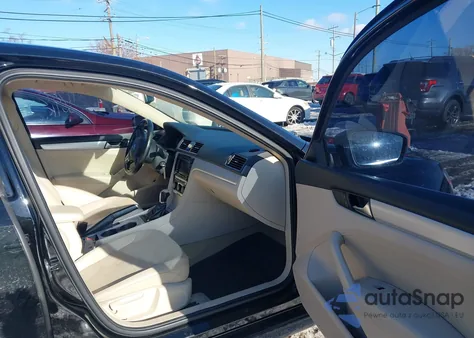 2013 Volkswagen Passat 2.5L Se z USA, uszkodzony, nr VIN 1VWBH7A3XDC020177